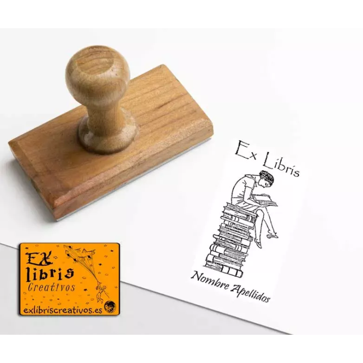 ExLibris Chica leyendo sobre columna de libros